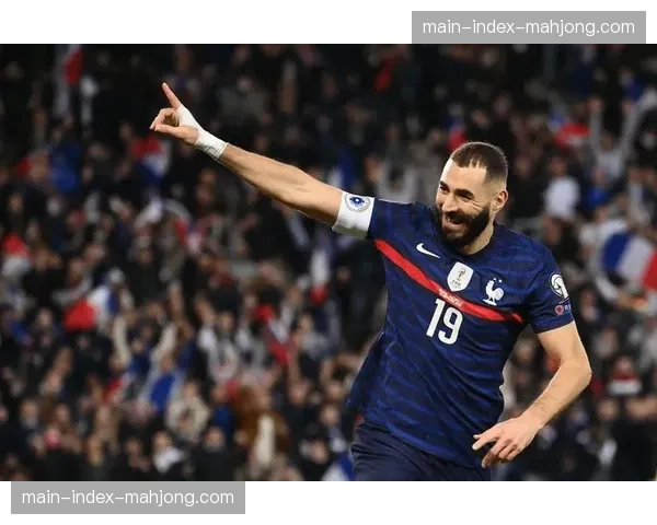 格列兹曼成21世纪五大联赛出场最多法国非门将球员，超越本泽马